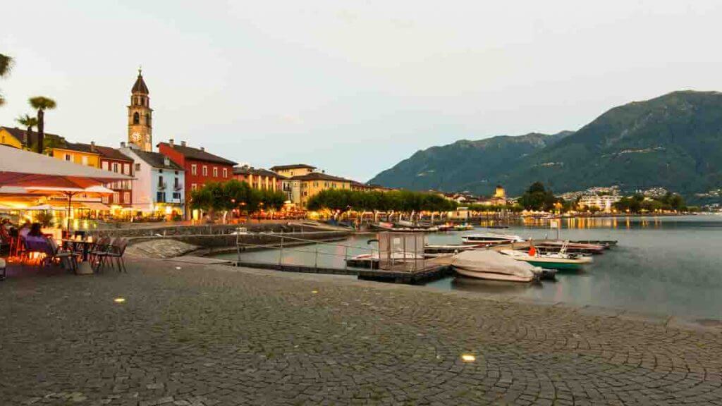 Seepromenade in Ascona zur blauen Stunde